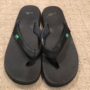 Sanuk Black Flip Flops Size 8